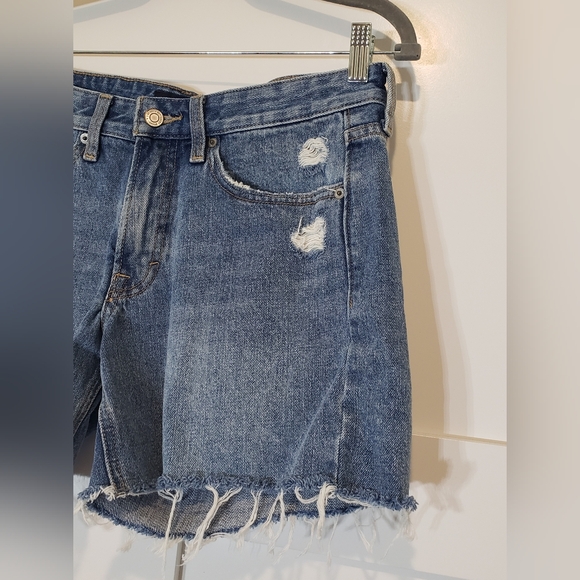 Lucky Brand Boyfriend Short Distressed 100% Cotton 5 Pockets Size 4/27 - Picture 3 of 8